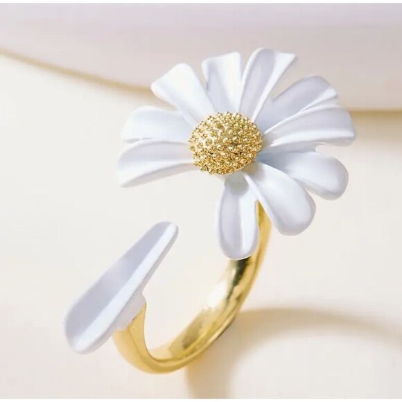White Daisy Flower Open Ring Petal Adjustable Spring - Picture 3 of 7